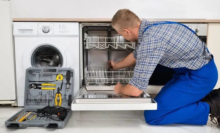 Erenler Beko servisi teknisyen ekibi beyaz eşya tamiri yaparken